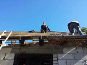 Românii pot cere bani de la stat pentru a-şi renova casele